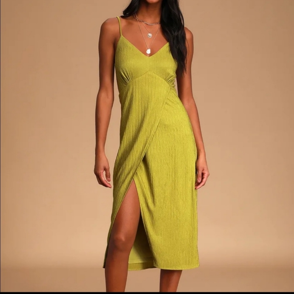 NWT Lulu’s dress midi length